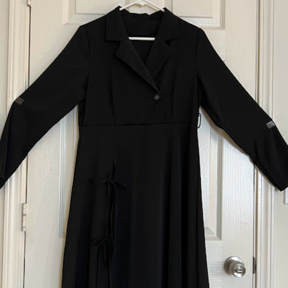 Women NWOT black long sleeves classy long / maxi dress